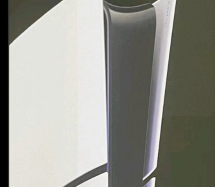 Leaked PS5 Slim image by Andrew Marmo