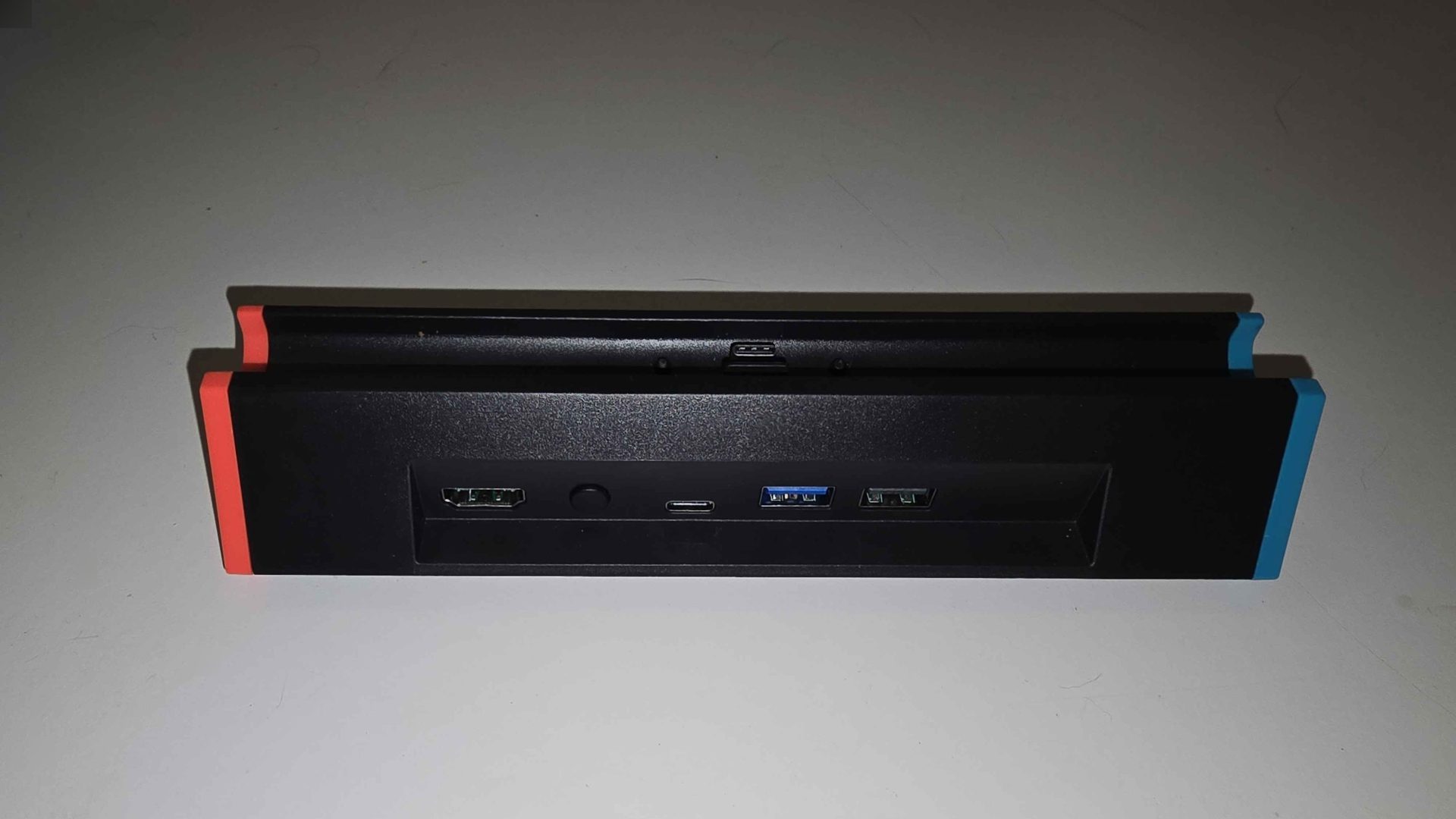 The dock is very simple to set up. All you need is USB power in and HDMI out. The dock is very simple to set up. All you need is USB power in and HDMI out.